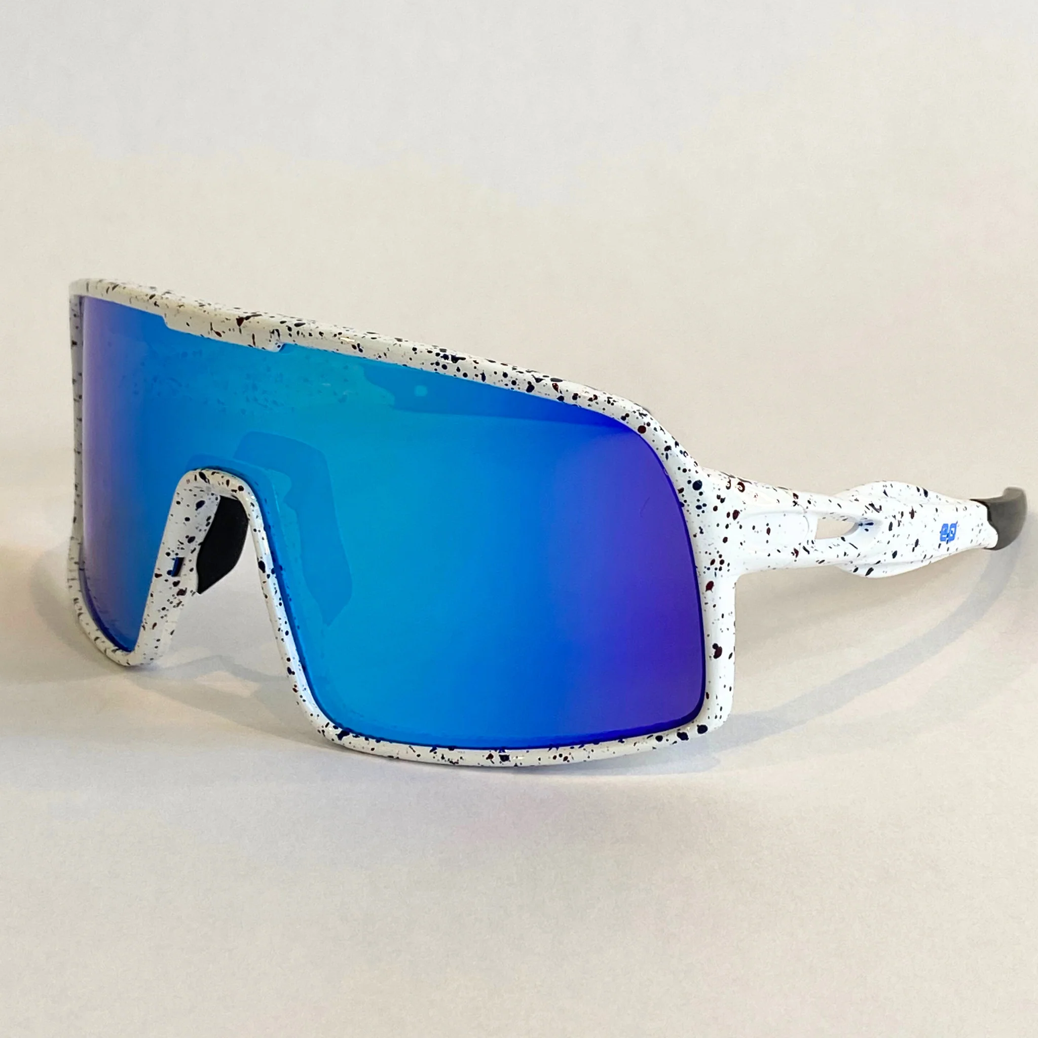 Flying Dog - Snowstorm with Blue-Mirror Revo Lens - Image 4
