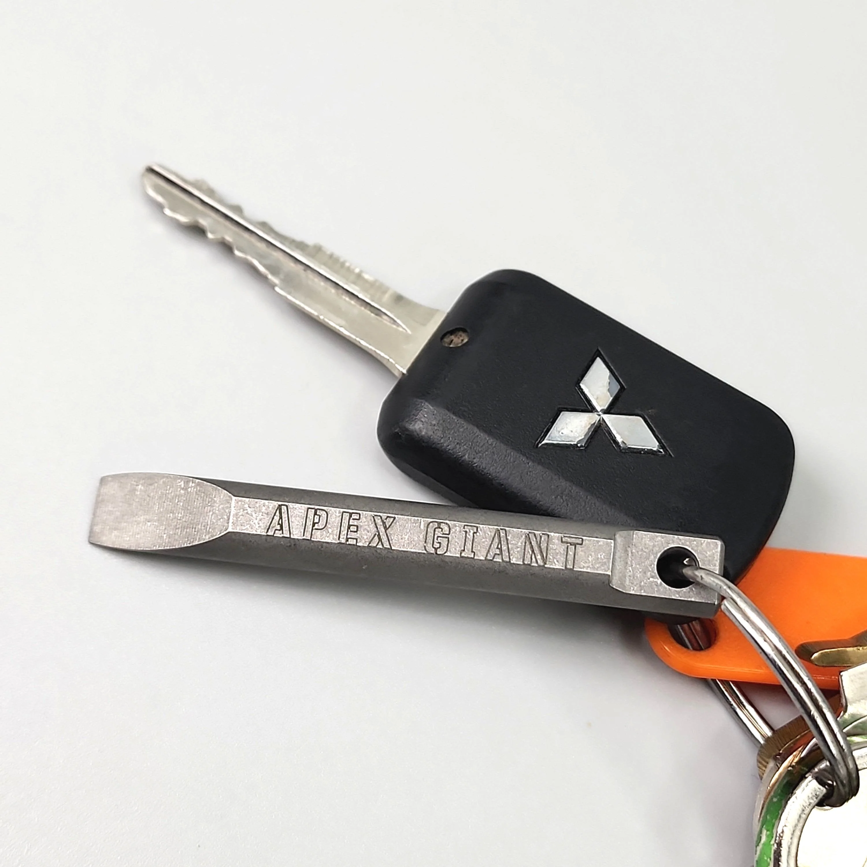 Keychain Pry Bar Titanium by Apex Giant - Image 7