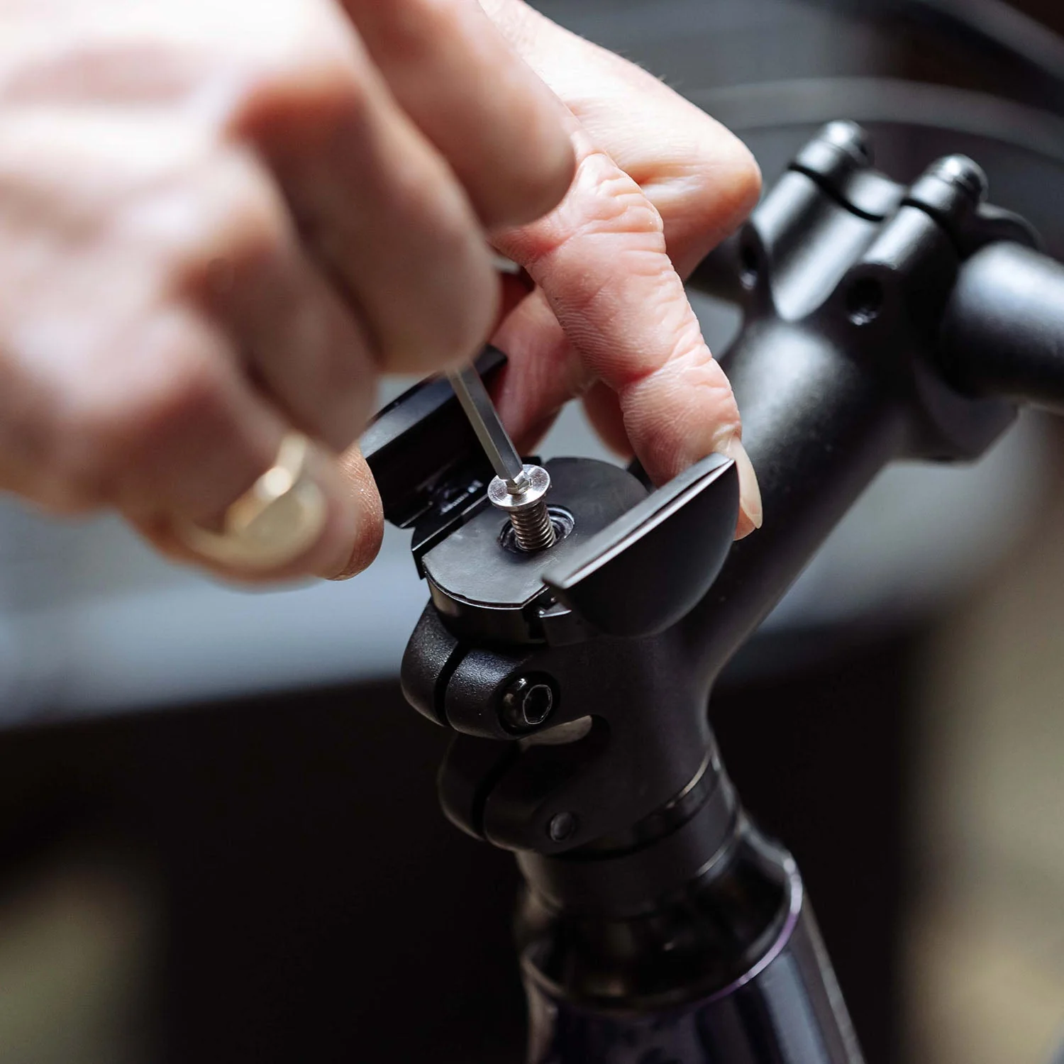 Loop - Micro Mount - Ultra-Compact Stem Cap Phone Mount - Image 17