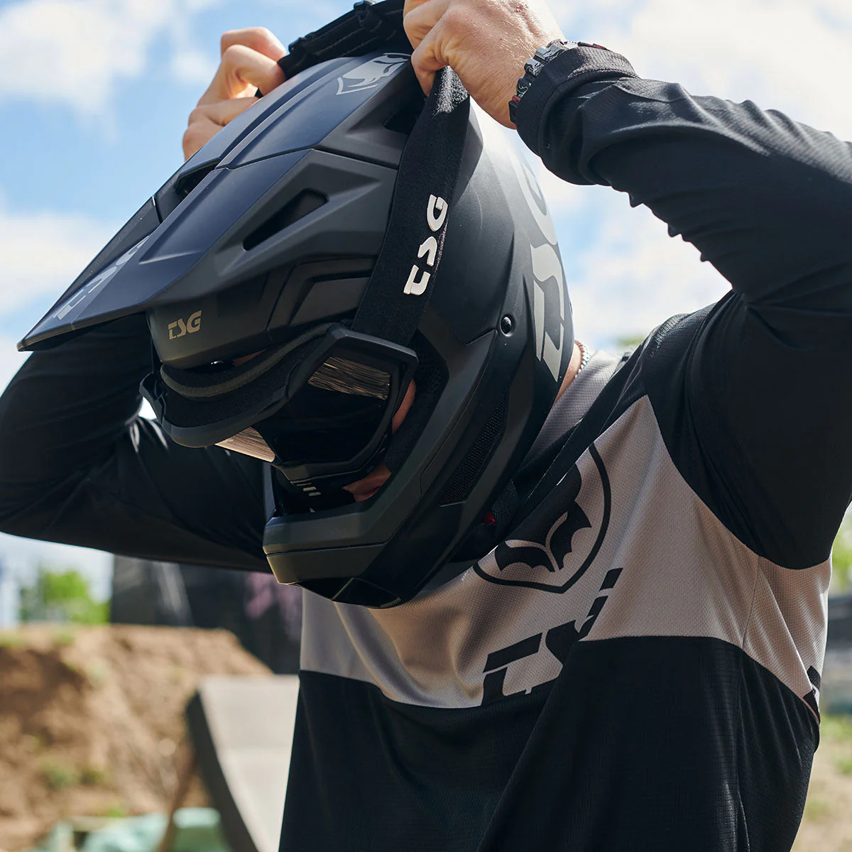 TSG - Sentinel Helmet - Full Face Downhill MTB - Image 12